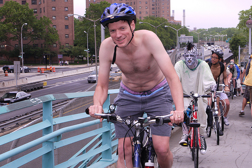 世界裸体骑自行车日.jpg